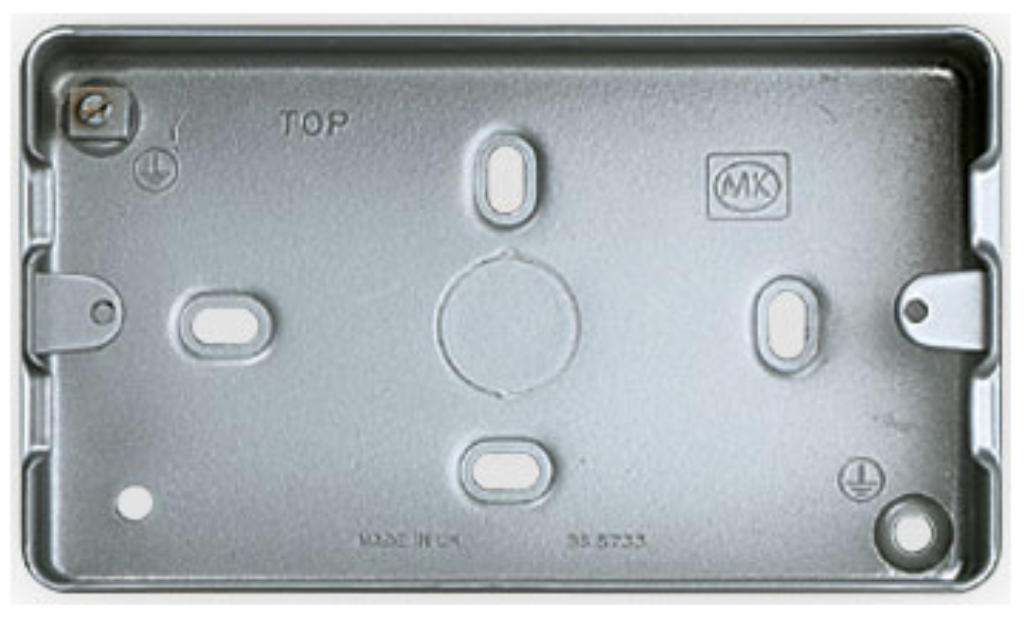 Box, 3 & 4 Gang Surface c/w KO, c/w 7 x 20mm Knockouts