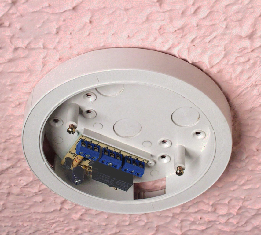 Pattress, Surface for Kidde Alarms, c/w Switchable 8A Relay Pulse